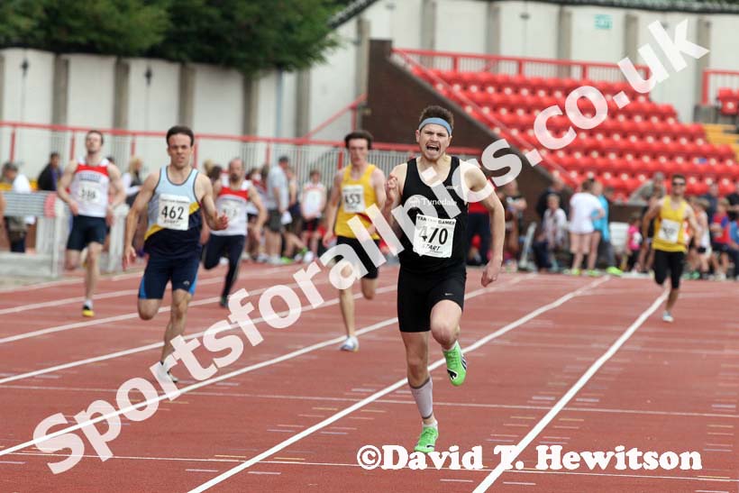 Lea Stephenson (Tynedale) winning the 400 metres at the Gateshead Tartan Games Open.